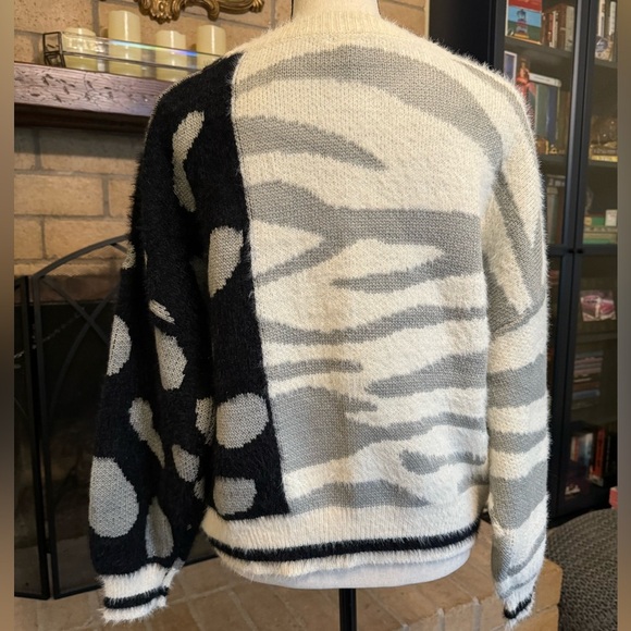 ELAN | Bloomingdale’s Mixed Animal Print Sweater - Small - Picture 6 of 16